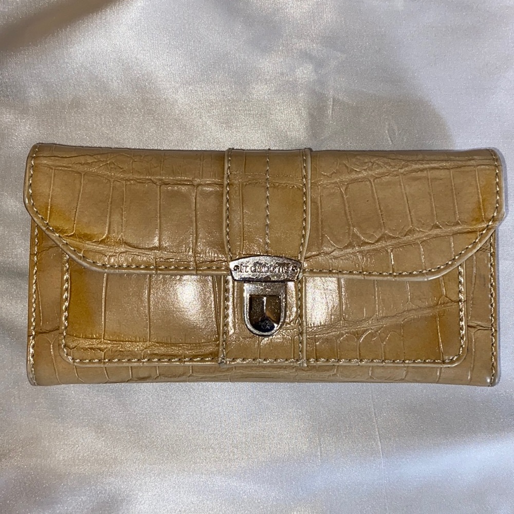 NWOT Liz Claiborne tan faux croc leather wallet, unused
